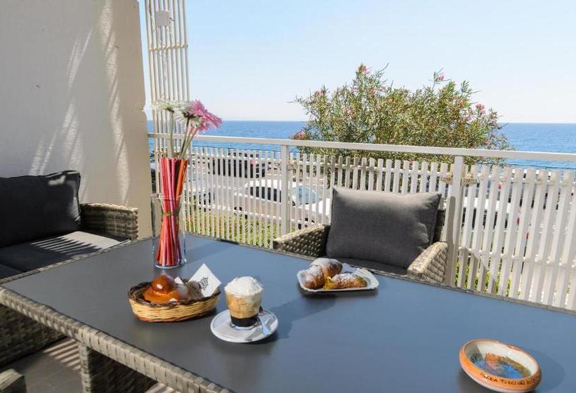 اتاق استاندارد چهار تخته با چشم‌انداز دریا, Marina D Agrò Residence