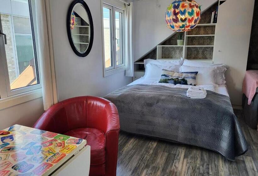 استودیوی لوکس, Cozee Central Apartments