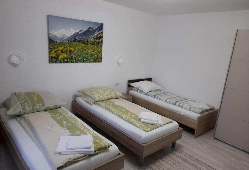 اتاق استاندارد سه نفره, Casa Sannicolau