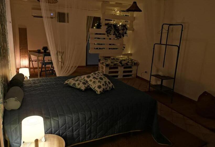 اتاق استاندارد یک نفره, Room33