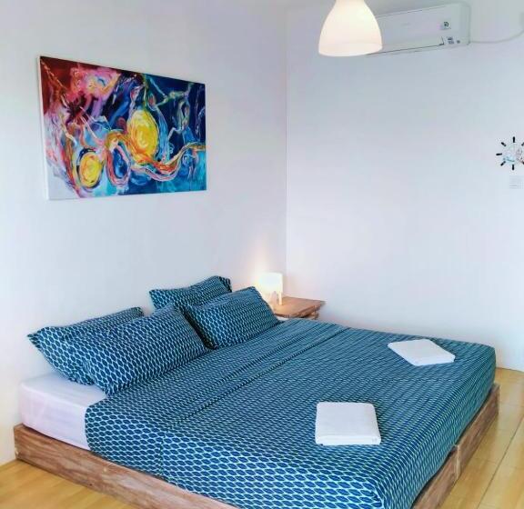 豪华海景房, Ten Rooms