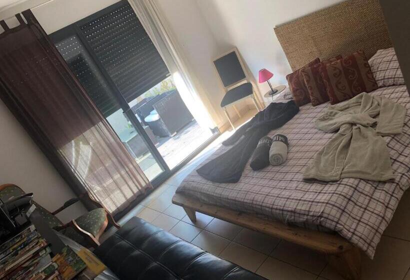 Номер Стандарт Вид на Бассейн, Villa Des Romieux