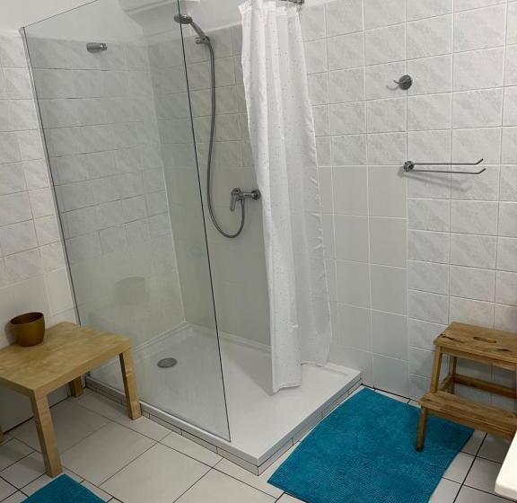 اتاق خانوادگی با سرویس بهداشتی مشترک, Gran Hostel