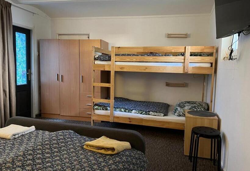اتاق خانوادگی با سرویس بهداشتی مشترک, Gran Hostel