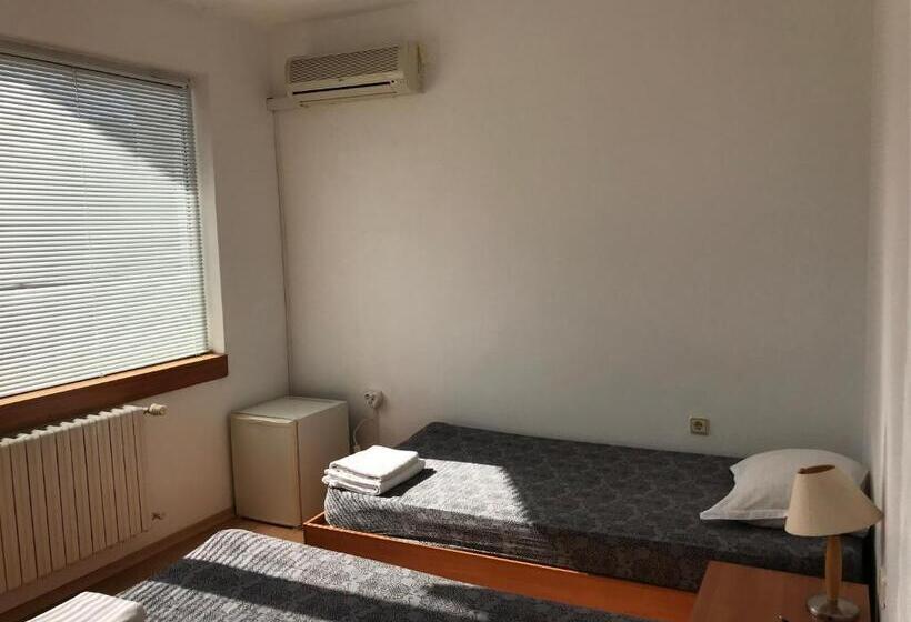 غرفة قياسية, Milena`s House
