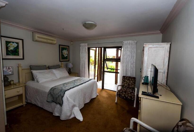 Номер Стандарт Вид на Бассейн, Inyameko Bnb