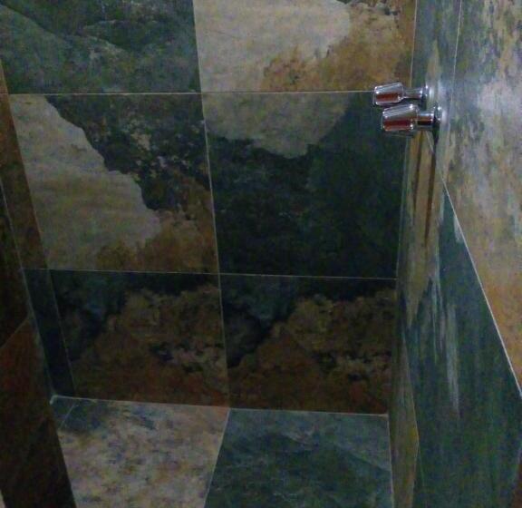 اتاق استاندارد سه نفره, La Vid Posada Inn