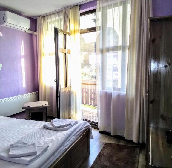 חדר לארבעה סטנדרטי עם מרפסת, Guesthouse White Margarit