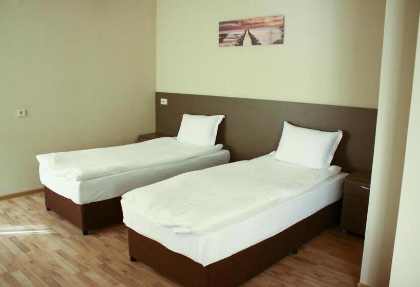 带城市景观的高级房间, Guest House Central