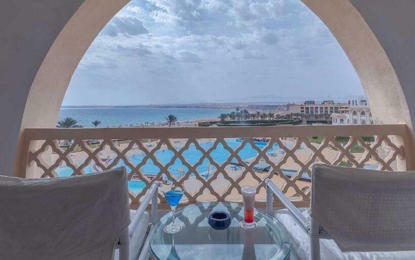 اتاق لوکس با چشم‌انداز دریا, Old Palace Resort Sahl Hasheesh