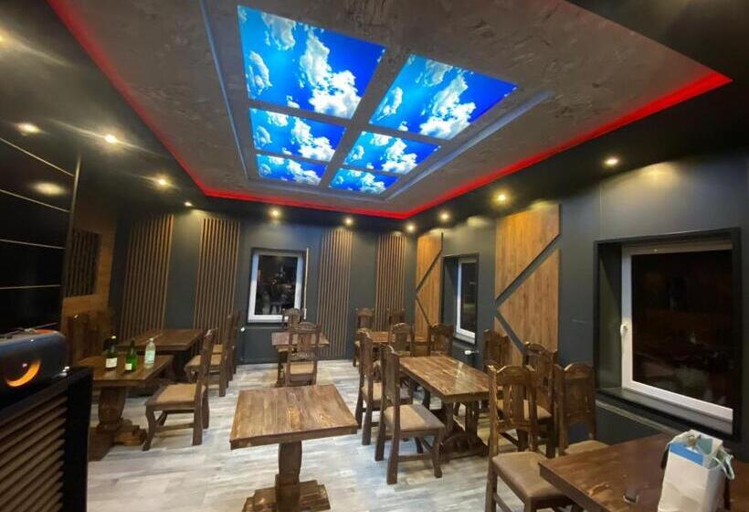 豪华房间, Gaststätte Schwenksaal