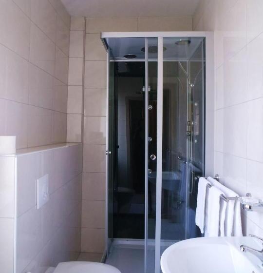 标准单人间, Gaststätte Schwenksaal