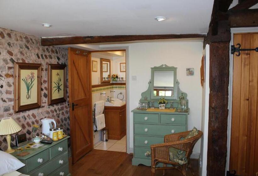 Номер Стандарт, Clayton Wickham Farmhouse