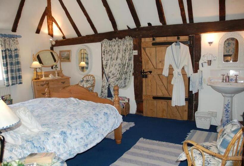 Standard room with outdoor bath, Clayton Wickham Farmhouse
