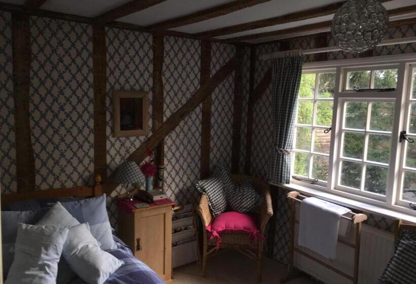 Номер Стандарт Индивидуальный Совместная Ванная, Clayton Wickham Farmhouse