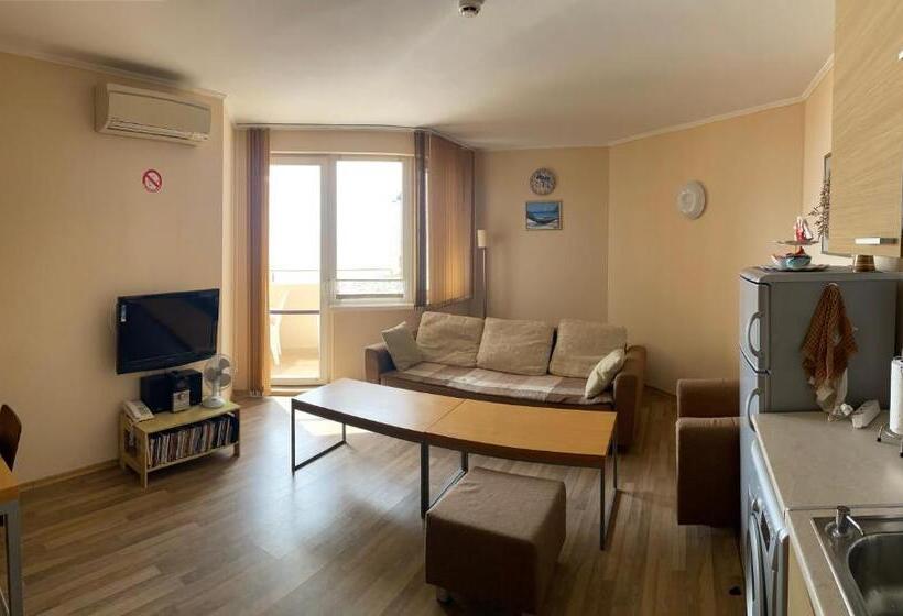 דירת חדר נוף לים, First Line Apartment At Obzor