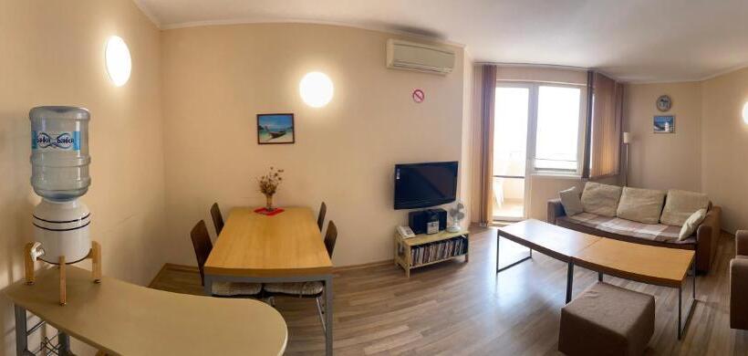 דירת חדר נוף לים, First Line Apartment At Obzor