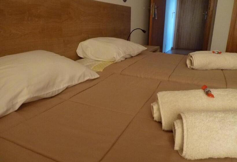 Полулюкс Вид на Горы, Azores Holidays House  B&b   Suites   Self Check In Keyboard