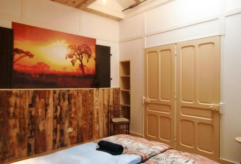 Апартаменты 3 Спальни, Chambre&table D Hotes Ptitmonde