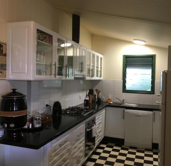 침실 4개 주택, Pitstop Lodge Guesthouse B&b