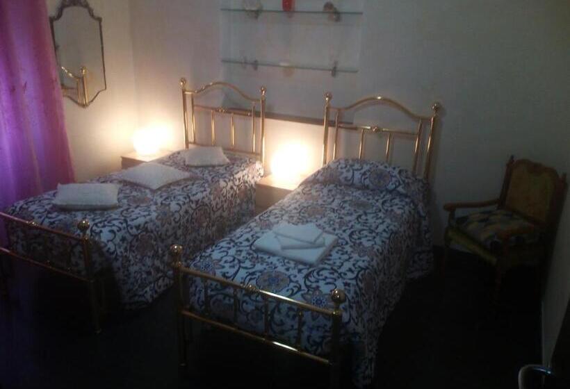 اتاق استاندارد با سرویس بهداشتی مشترک, Casa Mama Guesthouse
