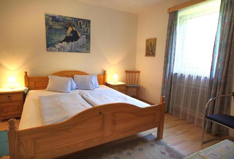 Номер Стандарт Вид на Сад, Gästehaus Lienharterhof