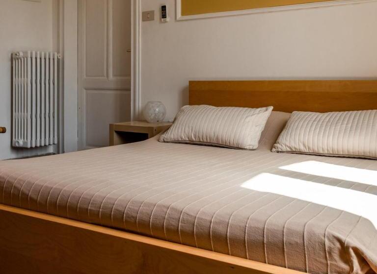 اتاق استاندارد با سرویس بهداشتی مشترک, Arena Alfieri B&b