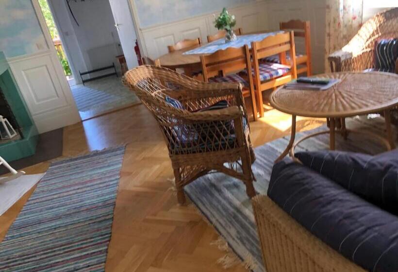 带花园景观及2个卧室的公寓, Villa Verdi