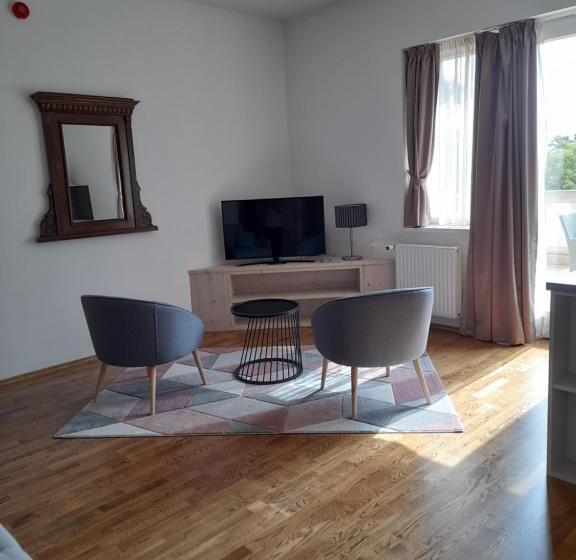 Family Suite, Rosenberg Kúria