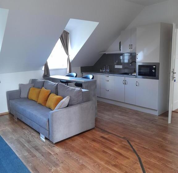 Family Suite, Rosenberg Kúria