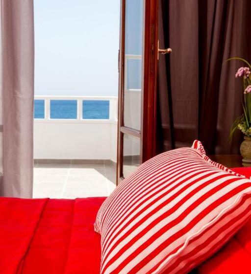 اتاق استاندارد با چشم‌انداز دریا, Irini S Rooms