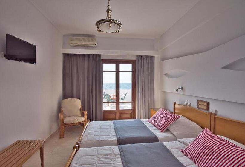 اتاق استاندارد با چشم‌انداز دریا, Irini S Rooms