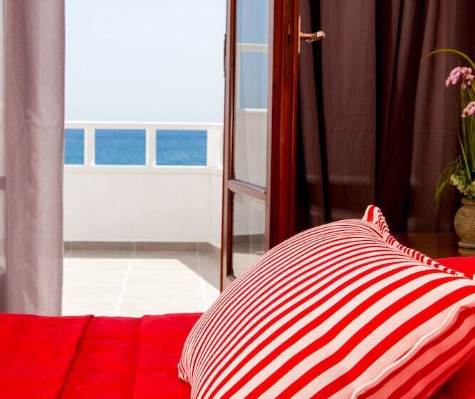 اتاق استاندارد با چشم‌انداز دریا, Irini S Rooms