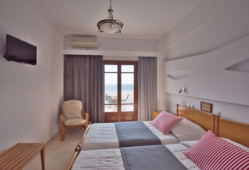 اتاق استاندارد با چشم‌انداز دریا, Irini S Rooms