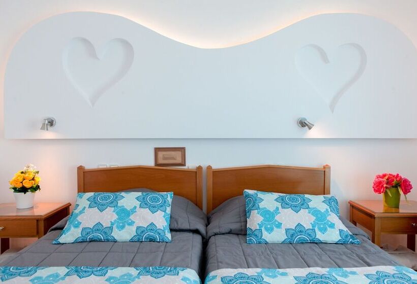 اتاق استاندارد با چشم‌انداز کوهستان, Irini S Rooms