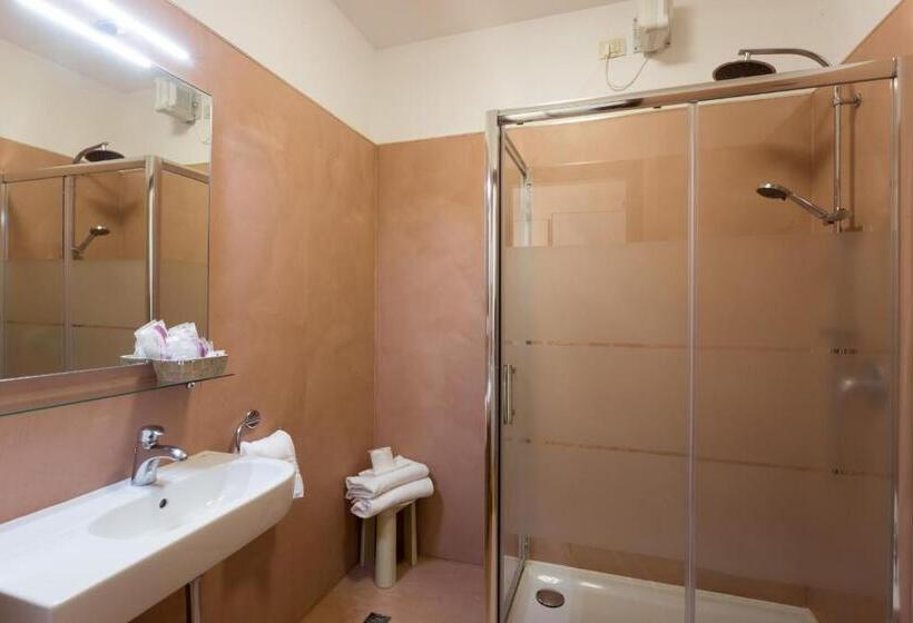 Четырехместный Номер Стандарт, Airmotel