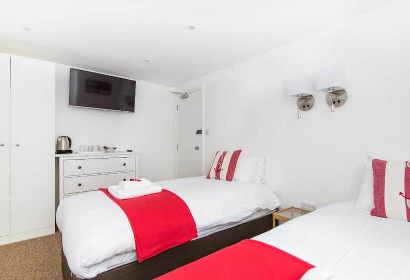 Номер Стандарт Трехместный, Hamptons Brighton
