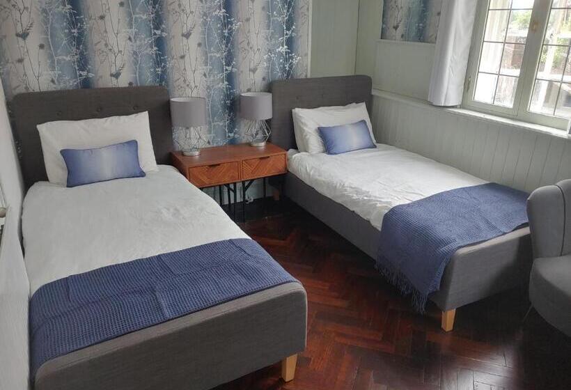 Номер Superior, The Walrus Bar And Hostel