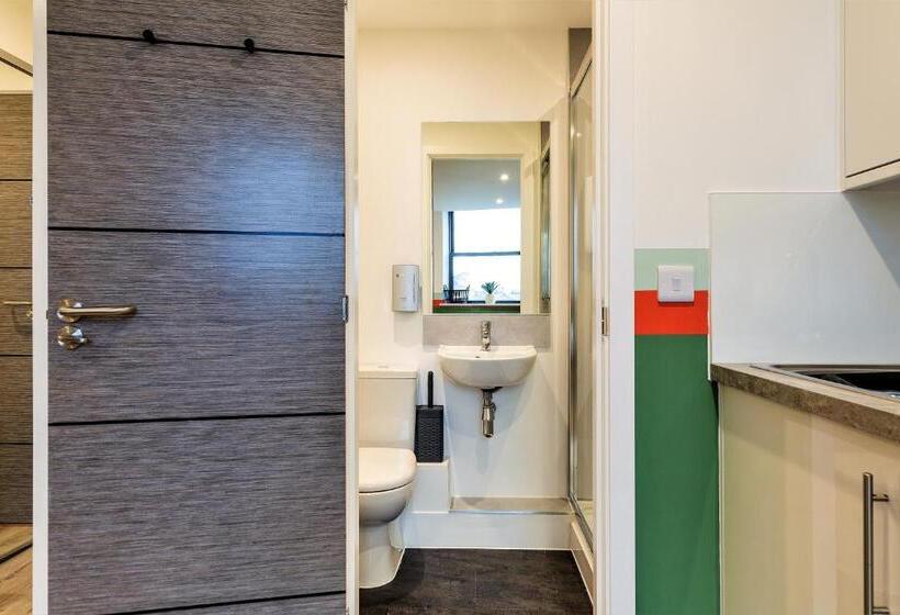 استودیوی استاندارد, Your Apartment I Clifton Village