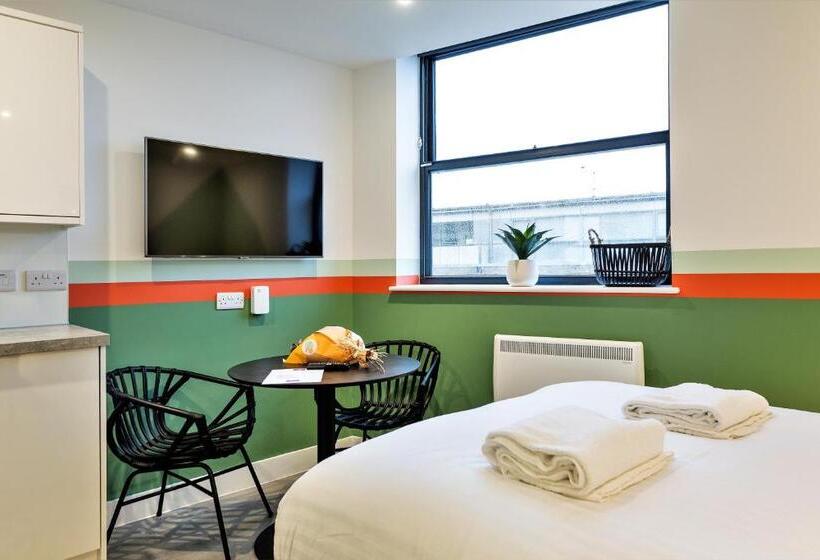 استودیوی استاندارد, Your Apartment I Clifton Village