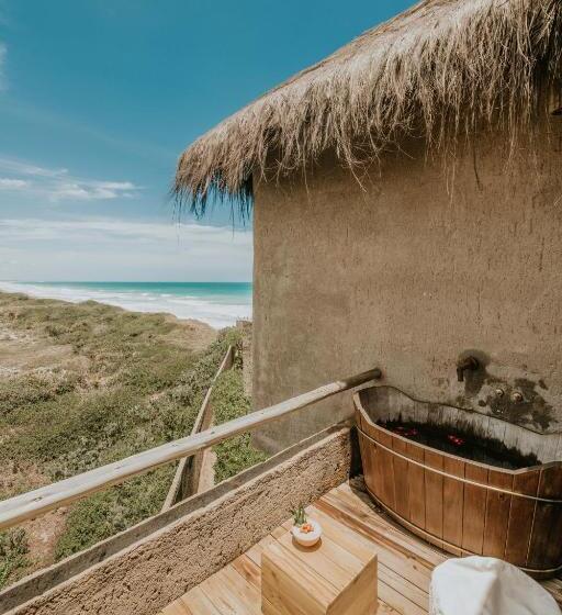 스위트, Kenoa Exclusive Beach Spa & Resort