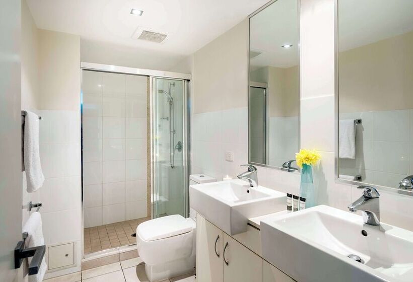 Апартаменты 3 Спальни, Oaks Ipswich Aspire Suites