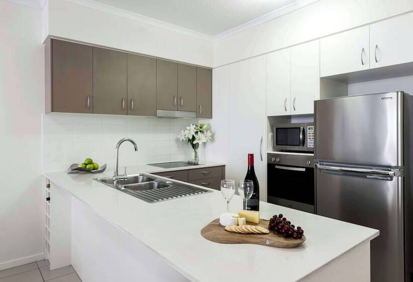 Апартаменты 3 Спальни, Oaks Ipswich Aspire Suites