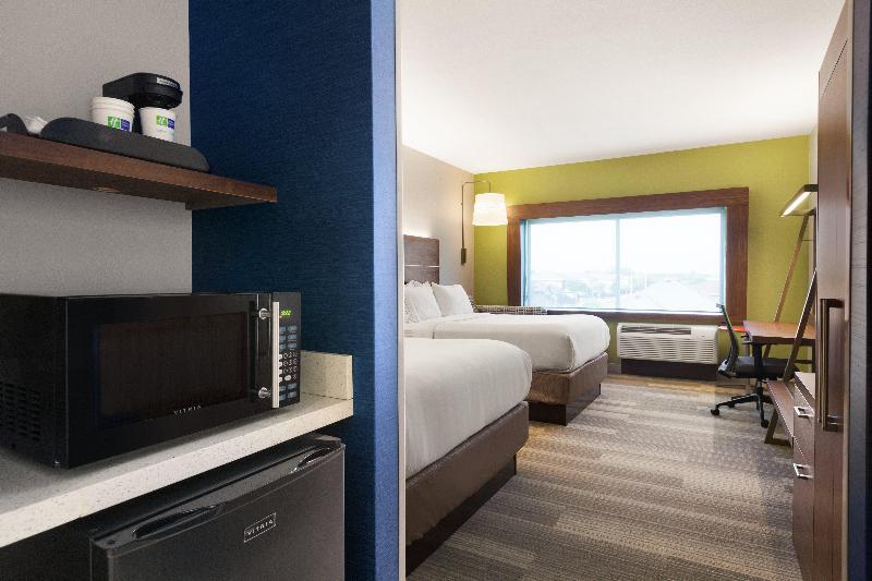 Люкс Кровать Кинг, Holiday Inn Express Hotel & Suites Canton, An Ihg