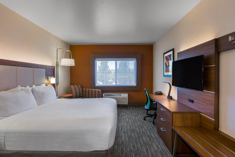 带大床的行政房间, Holiday Inn Express Hotel & Suites Oroville Lake By Ihg