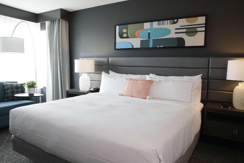 Номер Стандарт Адаптированный для Инвалидов, The Rewind West Des Moines, Tapestry Collection By Hilton