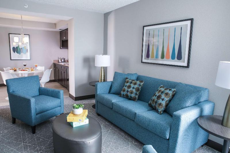 Люкс Кровать Кинг, The Rewind West Des Moines, Tapestry Collection By Hilton