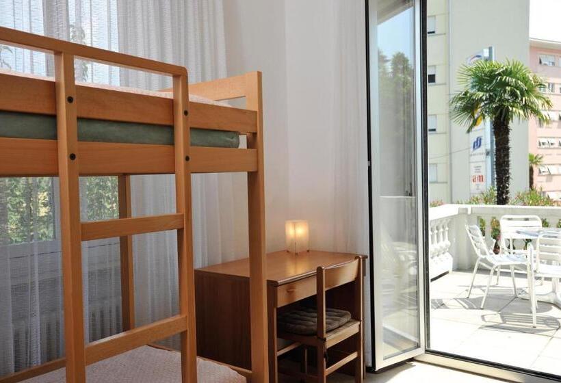 スタンダード４人部屋, Locarno Youth Hostel