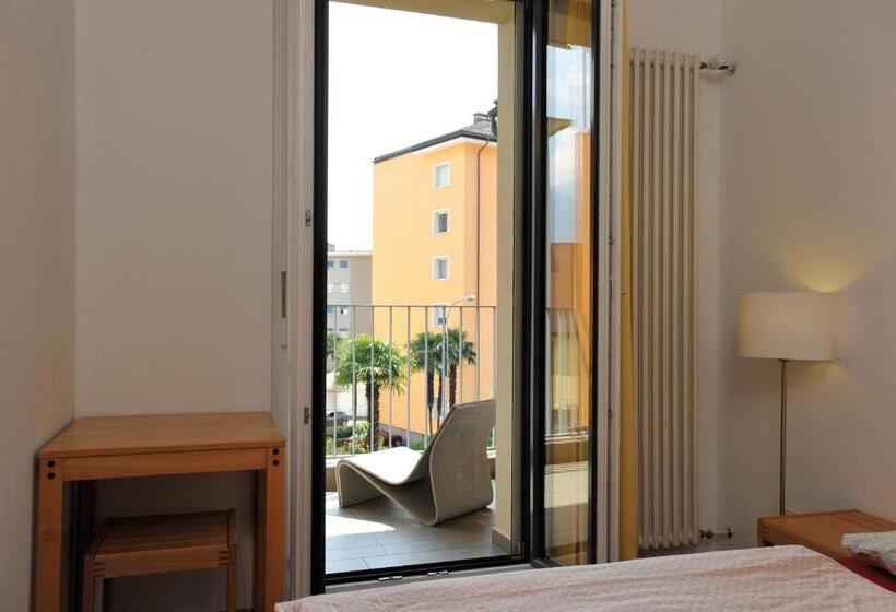 اتاق استاندارد یک نفره, Locarno Youth Hostel