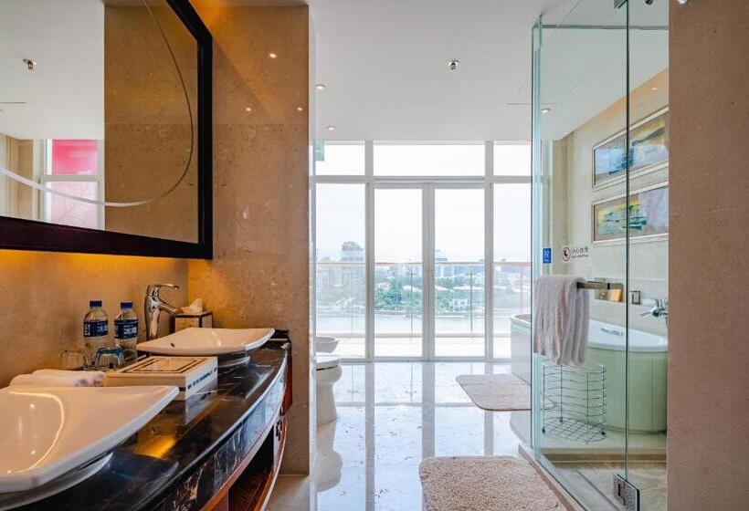 Deluxe Suite King Bed, Pullman Haikou